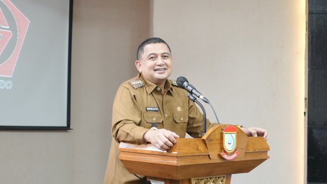 Wali Kota Makassar Munafri Arifuddin saat pelantikan pengurus DPC Gabungan Perusahaan Konstruksi Nasional Indonesia (GAPEKSINDO) Kota Makassar periode 2025-2030, di kantor Balai Kota, Senin (19/5/2025).