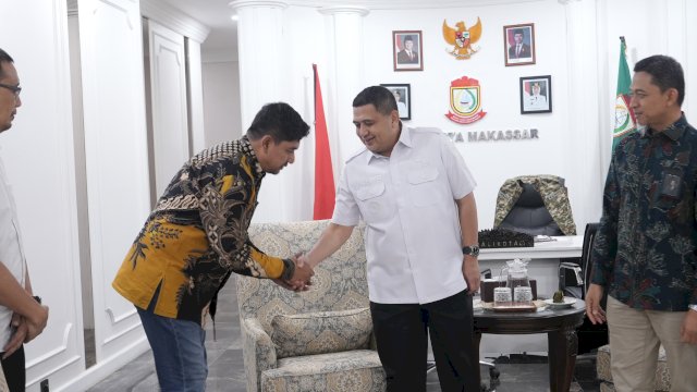 GM PLN UID Sulsel-Tenggara, Barat, Edyansyah saat bertemu Wali Kota Munafri, di Kantor Balai Kota Makassar, Rabu (21/5/2025).
