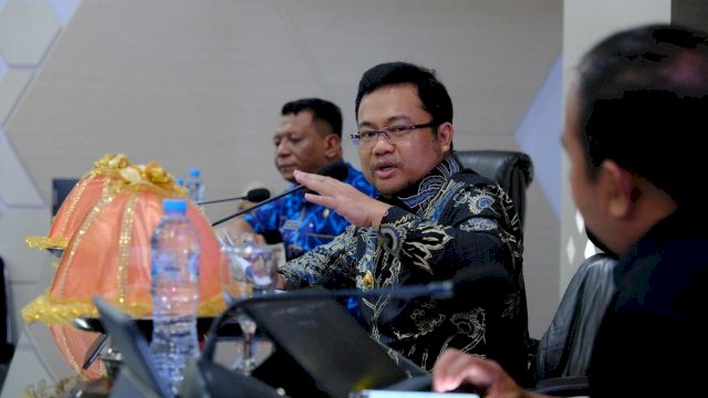 Wakil Bupati Gowa, Darmawangsyah Muin, pada Rapat Koordinasi bersama Direktorat Lahan Kementerian Pertanian di Baruga Pattingalloang, Kantor Bupati Gowa, kemarin. (Dok. Humas Gowa)