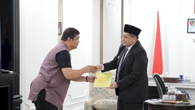 Wali Kota Makassar, Munafri Arifuddin menerima audiensi Indora Global, Rumah Semut Film, dan DFI, membahas rencana produksi karya &ldquo;Film lokal the movie 2026&rdquo; bertempat di Balai Kota Senin, (27/5/2025).