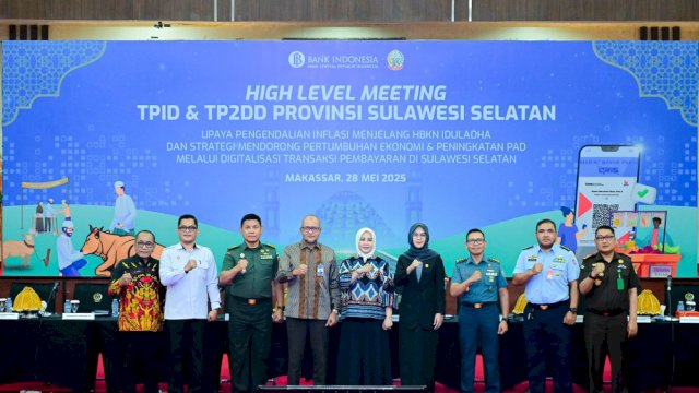 Wakil Gubernur Sulawesi Selatan, Fatmawati Rusdi pada High Level Meeting (HLM) TPID dan TP2DD se-Sulsel yang digelar di Ruang Pola Kantor Gubernur Sulsel, pada 28 Mei 2025. Rapat ini turut dihadiri oleh bupati/wali kota, Forkopimda, serta pimpinan OPD se-Sulsel.