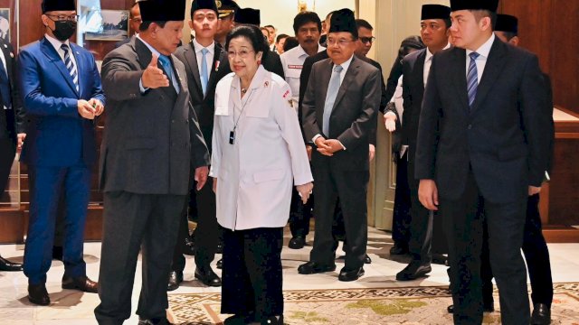 Hangat dan Penuh Canda, Momen Keakraban Prabowo dan Megawati di Harlah Pancasila
