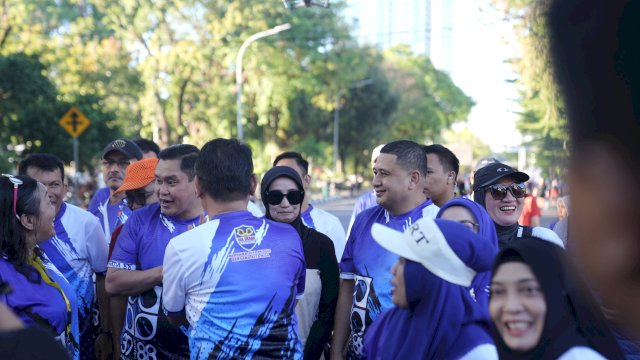 Wali Kota Makassar, Munafri Arifuddin, menghadiri sekaligus melepas secara resmi peserta kegiatan Jalan Sehat, Senam, dan Bakti Sosial dalam rangka memperingati 37 Tahun Ikatan Alumni IKA) SMA Negeri 2 (SMADA) 88 Ujung Pandang (Makassar).