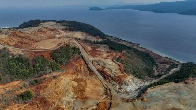 Menteri Lingkungan Hidup Segel Tambang Nikel Bermasalah di Raja Ampat