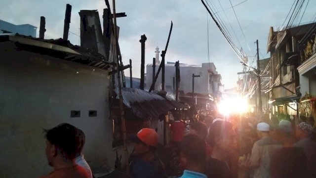 Api Mengamuk Saat Warga Terlelap: 9 Rumah di Makassar Hangus Terbakar