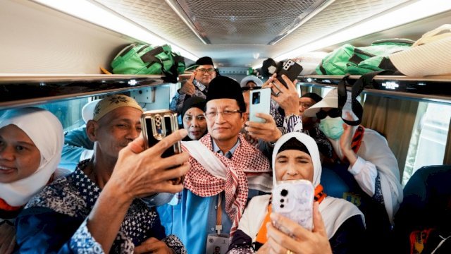 Menteri Agama Nasaruddin Umar melepas pemulangan kloter 01 Embarkasi Makassar (UPG 01)