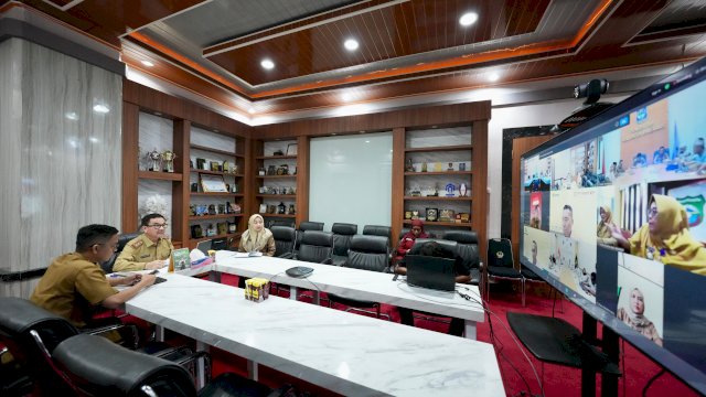  Rapat Evaluasi Percepatan Pembentukan Koperasi Merah Putih yang dipimpin langsung oleh Sekretaris Daerah Provinsi Sulawesi Selatan, Jufri Rahman, secara virtual dari Ruang Rapat Sekda.