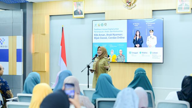 Wakil Gubernur Sulawesi Selatan, Fatmawati Rusdi, membuka kegiatan Fasilitasi Literasi Digital untuk Perempuan, Anak, dan Komunitas yang digelar di Balai Besar Pengembangan SDM dan Penelitian Komunikasi dan Digital (Komdigi), Makassar, Senin (16/6/2025). 
