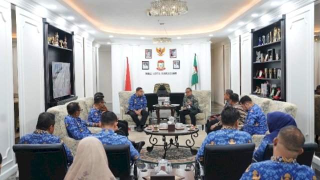 Kepala OJK Sulselbar, Mochammad Muchlasin saat audiensi dengan Wali Kota Makassar, Munafri Arifuddin di Kantor Balai Kota Makassar, Selasa (17/6/2025).