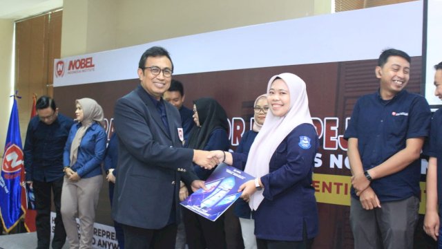 Tangis Haru Iringi Pelantikan Doktor Badaruddin Sebagai Rektor Nobel Indonesia Periode Kedua