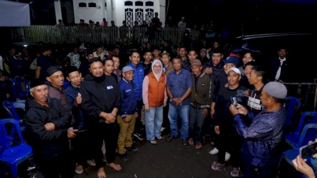 Bupati Gowa Husniah Talenrang menginap langsung di tengah-tengah masyarakat untuk mendengar aspirasi warga tanpa perantara.
