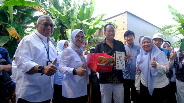 Warga Barombong Terima Bantuan Lengkap, Pemkab Gowa Percepat Penanganan Miskin Ekstrem