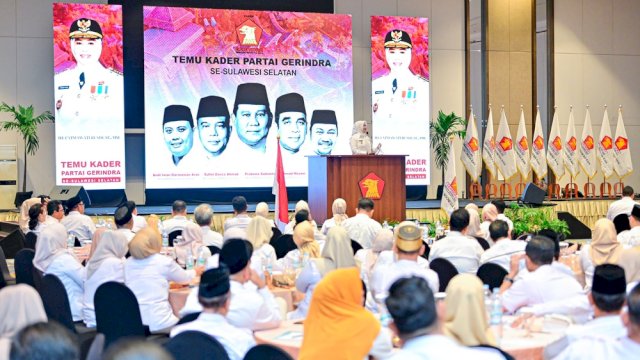 Wakil Gubernur Sulawesi Selatan, Fatmawati Rusdi, menghadiri undangan acara Silaturahmi bersama Sekretaris Jenderal Dewan Pimpinan Pusat Partai Gerindra, Ahmad Muzani, yang digelar di Ballroom Phinisi 1, Hotel Claro, Makassar, Jumat, 4 Juli 2025.