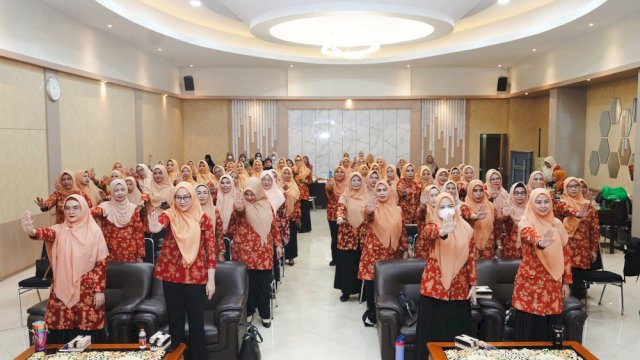  Dharma Wanita Persatuan (DWP) Provinsi Sulawesi Selatan menggelar kegiatan sosialisasi bertema pencegahan kekerasan dalam rumah tangga (KDRT) dan kekerasan seksual terhadap perempuan dan anak di Aula Bapenda Sulsel, Jalan A.P. Pettarani, Makassar, Jumat, 4 Juli 2025.