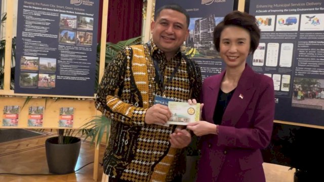 Wali Kota Makassar, Munafri Arifuddin, mendapat apresiasi hangat atas pemaparannya dalam forum bergengsi World Cities Summit Mayors Forum (WCSMF) 2025 di Vienna, Austria. 