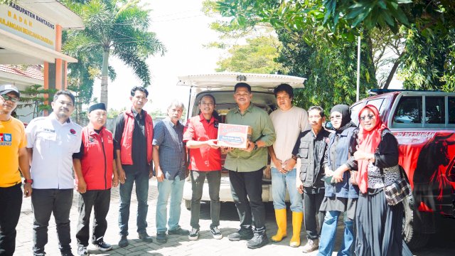 Baguna Sulsel Bantu Korban Banjir Bantaeng, Sembako Diterima Bupati Uji Nurdin