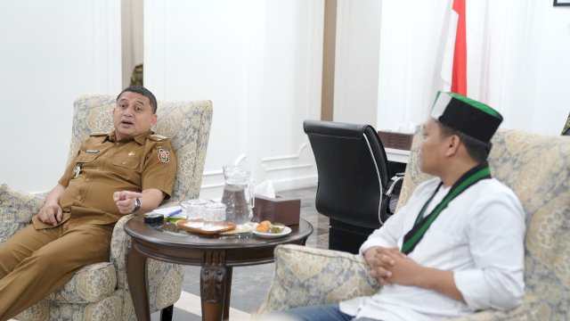 Ketua Himpunan Mahasiswa Islam (HMI) Cabang Makassar Timur, Muh. Zulfikar Ridha bertemu Wali Kota Makassar, Munafri Arifuddin di Balai Kota, Selasa (8/7/2025).
