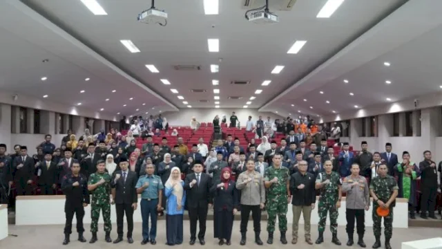 Wali Kota Makassar Munafri Arifuddin, Wakil Wali Kota Makassar Aliyah Mustika Ilham, Ketua TP PKK Makassar Melinda Aksa, unsur Forkopimda Kota Makassar, serta jajaran perangkat daerah lainnya dalam pelantikan dan pengambilan sumpah jabatan pejabat pimpinan tinggi pratama dua orang, pejabat administrator, serta pejabat fungsional 21 orang.