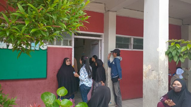 Dukungan Orang Tua Antar Anak di Hari Pertama Sekolah SDN Rappojawa 71