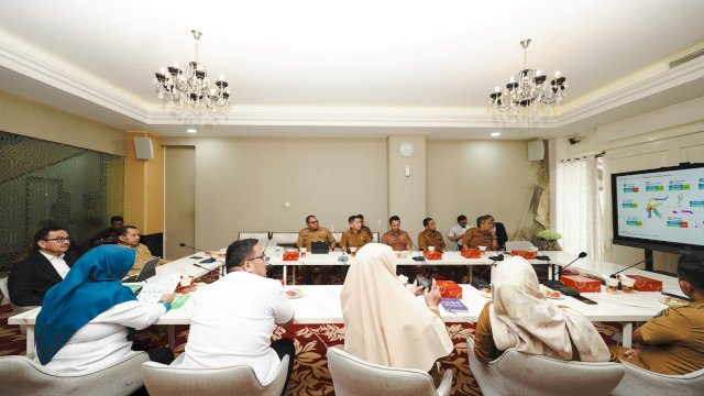 Rapat Tim Percepatan UCJ di Kantor Gubernur Sulsel