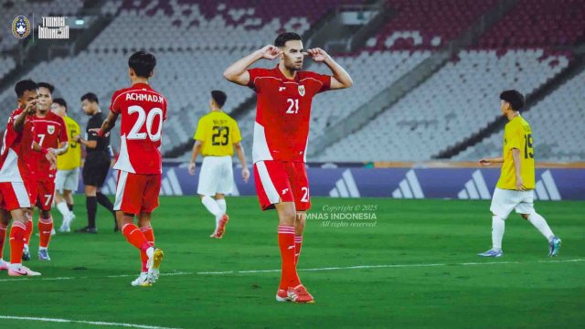 Selebrasi striker Timnas Indonesia Jens Raven usai mencetak gol ke gawang Brunei Darussalam