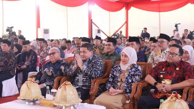 Kompaknya Appi-Aliyah Dampingi Menag Resmikan RS UIN Alauddin Makassar