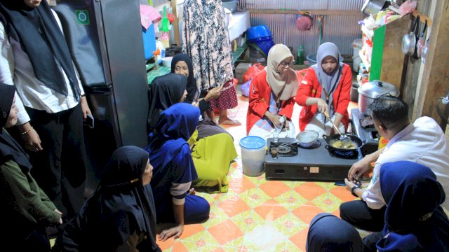 Kolaborasi Mahasiswa dan UMKM Kembangkan Produk Lilin dari Limbah Madu di Soppeng