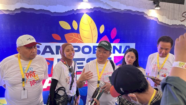 Harry Edward Kwenre (East Sales Distribution Head), Oktaviani Laksmi Wardhani (LFPP Head), Henky Suryaputra(Finance and Business Planning Director), Candida Ayu Merisca (Funding and Bancassurance Head)