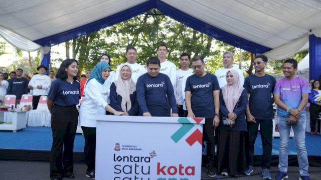 Wali Kota Makassar, Munafri Arifuddin didampingi Wawali Aliyah Mustika Ilham, melaunching LONTARA+, di car free day (CFD), Jl. Jend Sudirman Makassar, Minggu (27/7/2025) pagi.
