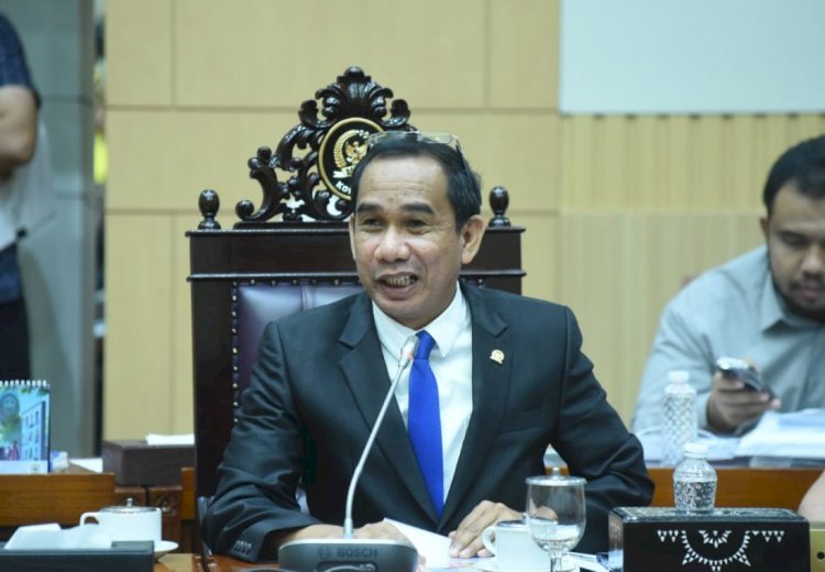 DPR Nilai Pasal Larangan Hidup Bersama di Luar Nikah Beri Kepastian Hukum