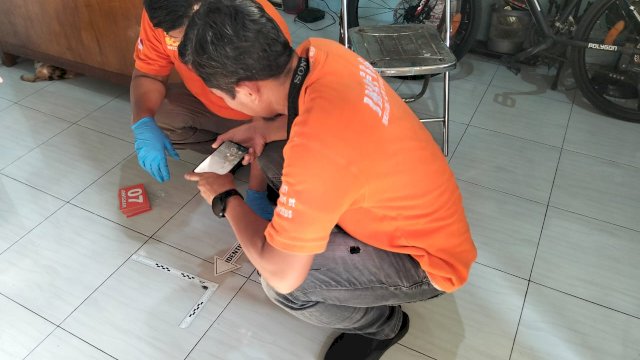 Proyektil Nyasar Tembus Atap Rumah Warga di Makassar