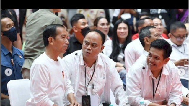 Menteri Koperasi dan UKM Budi Arie Setiadi saat bersama mantan Presiden Joko Widodo.
