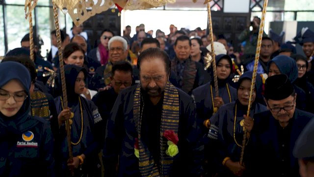 Tiba di Makassar, Rusdi Masse dan Fatmawati Jemput Surya Paloh di Bandara