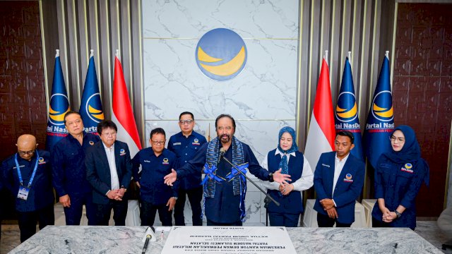 Ketua Umum DPP Partai NasDem, Surya Paloh, meresmikan Kantor Dewan Pimpinan Wilayah (DPW) NasDem Sulawesi Selatan yang berlokasi di Jalan Metro Tanjung Bunga, Makassar, Sabtu (9/8/2025). 