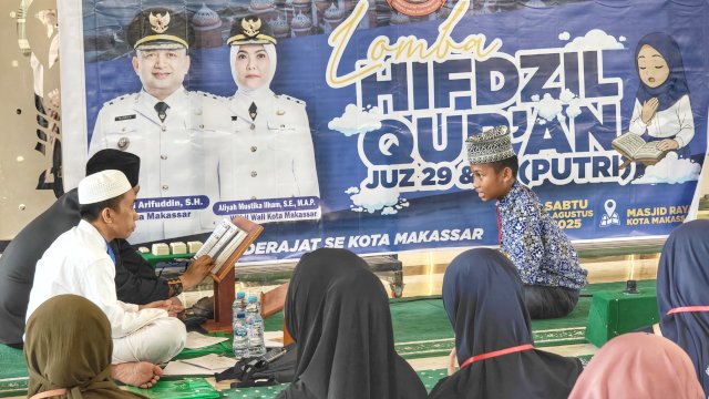 Bagian Kesejahteraan Rakyat (Kesra) Kota Makassar menggelar kegiatan Expo Hifdzi Qur&rsquo;an dan Keterampilan tingkat SMP sederajat yang berlangsung di Masjid Raya dan Pesantren MIM, pada Sabtu, (9/8/2025).