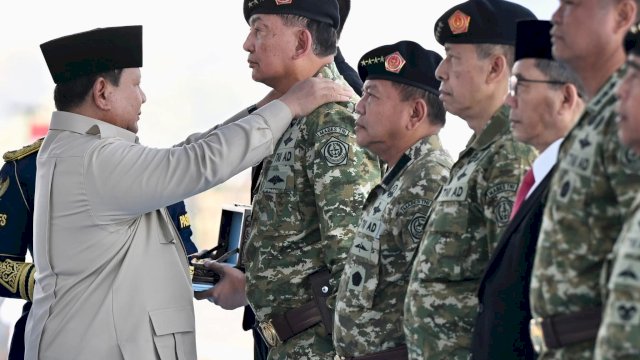 Prabowo Anugerahkan Kenaikan Pangkat Kehormatan kepada 14 Purnawirawan TNI