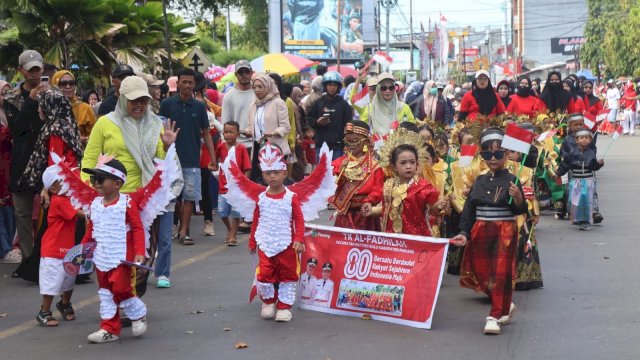 Bunda Paud Pinrang Turut Ramaikan Karnaval HUT RI Ke-80