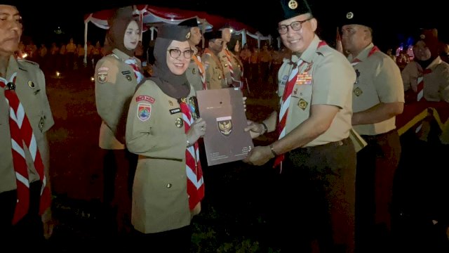 Bupati Gowa Husniah Talenrang Raih Lencana Darma Bakti dari Kwarnas Pramuka