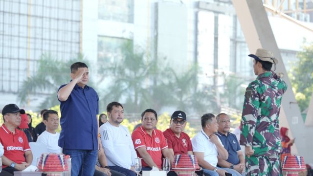 Wali Kota Makassar, Munafri Arifuddin, hadir langsung memimpin jalannya gladi sekaligus bertindak sebagai Inspektur Upacara pada peringatan 17 Agustus