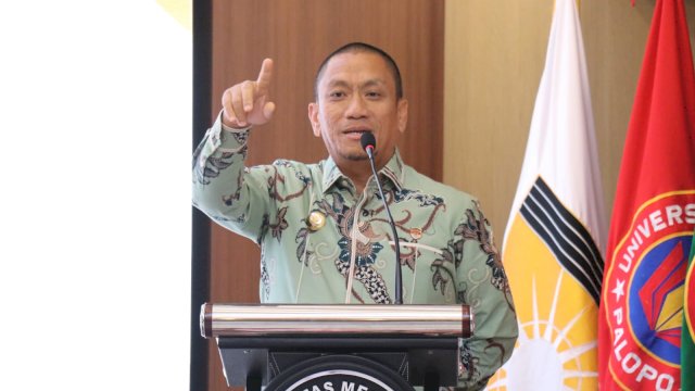 Bupati Luwu Timur, H. Irwan Bachri Syam 