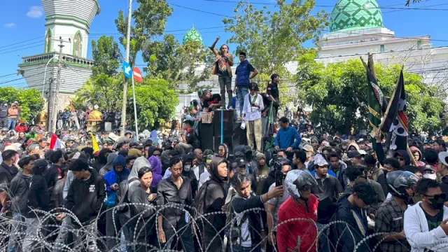 Massa aksi penolakan kenaikan PBB-P2 di Kabupaten Bone. FOTO:INT