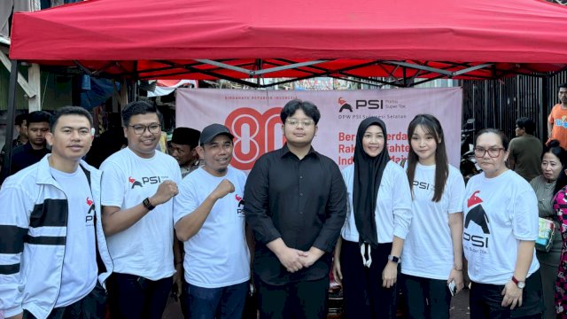 Ketua DPW PSI Sulsel, Muammar Ferirae Gandi bersama pengurus PSI Sulsel.