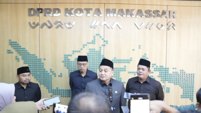 Wali Kota Makassar, Munafri Arifuddin usai menghadiri rapat paripurna penandatanganan Nota Kesepakatan Rancangan Kebijakan Umum Anggaran&ndash;Prioritas Plafon Anggaran Sementara (KUA-PPAS) Perubahan APBD 2025, di Gedung DPRD Makassar, Jumat (22/8/2025).