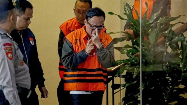 Tersangka Kasus dugaan pemerasan pengurusan Sertifikat Keselamatan dan Kesehatan Kerja (K3), yang juga Wakil Menteri Ketenegakerjaan (Wamenaker) Immanuel Ebenezer Gerungan alias Noel bersama 10 tersangka lain, ditetapkan sebagai tersangka dan ditahan usai menjalani pemeriksaan di Gedung Merah Putih KPK, Jakarta, Jum'at 22 Agustus 2025. (Berita Satu Photo/Joanito De Saojoao)
