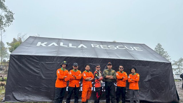 Para personel Kalla Rescue saat bergabung dalam Operasi Siaga SAR Merah Putih di Gunung Bawakaraeng, Kabupaten Gowa, beberapa waktu lalu.
