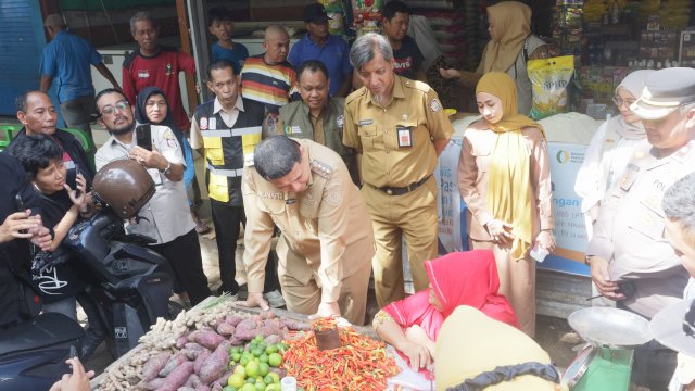 Munafri Pastikan Harga Pangan Terkendali di Pasar Makassar