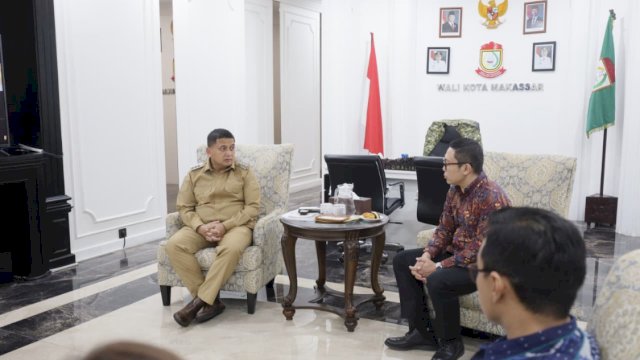 Wali Kota Makassar, Munafri Arifuddin dalam rapat teknis bersama PT Penjaminan Infrastruktur Indonesia (Persero) terkait inisiasi proyek infrastruktur dengan skema Kerjasama Pemerintah dengan Badan Usaha (KPBU), yang berlangsung di Balai Kota Makassar, Senin (25/8/2025).