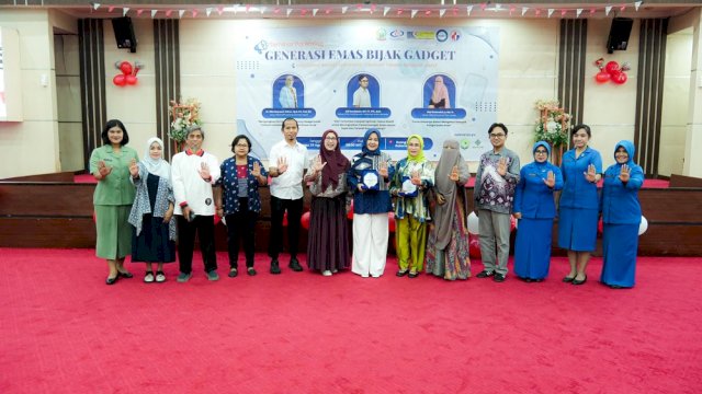 Wakil Gubernur Sulawesi Selatan, Fatmawati Rusdi, membuka Seminar Parenting bertajuk &ldquo;Generasi Emas, Bijak Gadget&rdquo; di Ruang Pola Kantor Gubernur, Jalan Urip Sumoharjo, Makassar, Minggu, 24 Agustus 2025. 