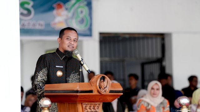 Gubernur Sulawesi Selatan Andi Sudirman Sulaiman