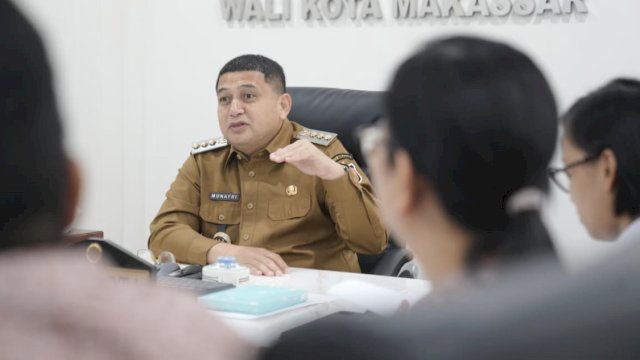 Wali Kota Makassar, Munafri Arifuddin saat menerima audiensi Jajaran Pimpinan Program Studi Magister Transportasi Universitas Hasanuddin di Balaikota Makassar, Selasa (26/8/2025).